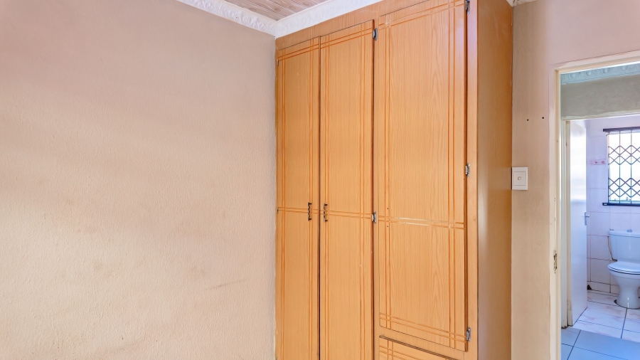 To Let 5 Bedroom Property for Rent in Tlhabane North West